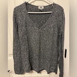 ❤️ Old Navy black and white sweater